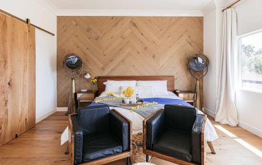 Отделка стен паркетной доской