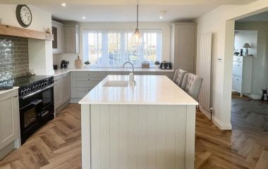 Паркет на кухне? Почему бы нет!