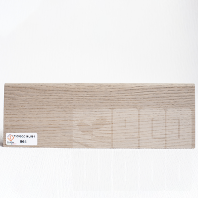 Плинтус на фанере со шпоном дуба 564