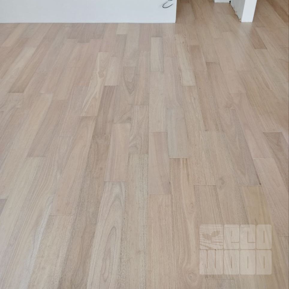 Паркетная доска Гевея гладкая Пудра