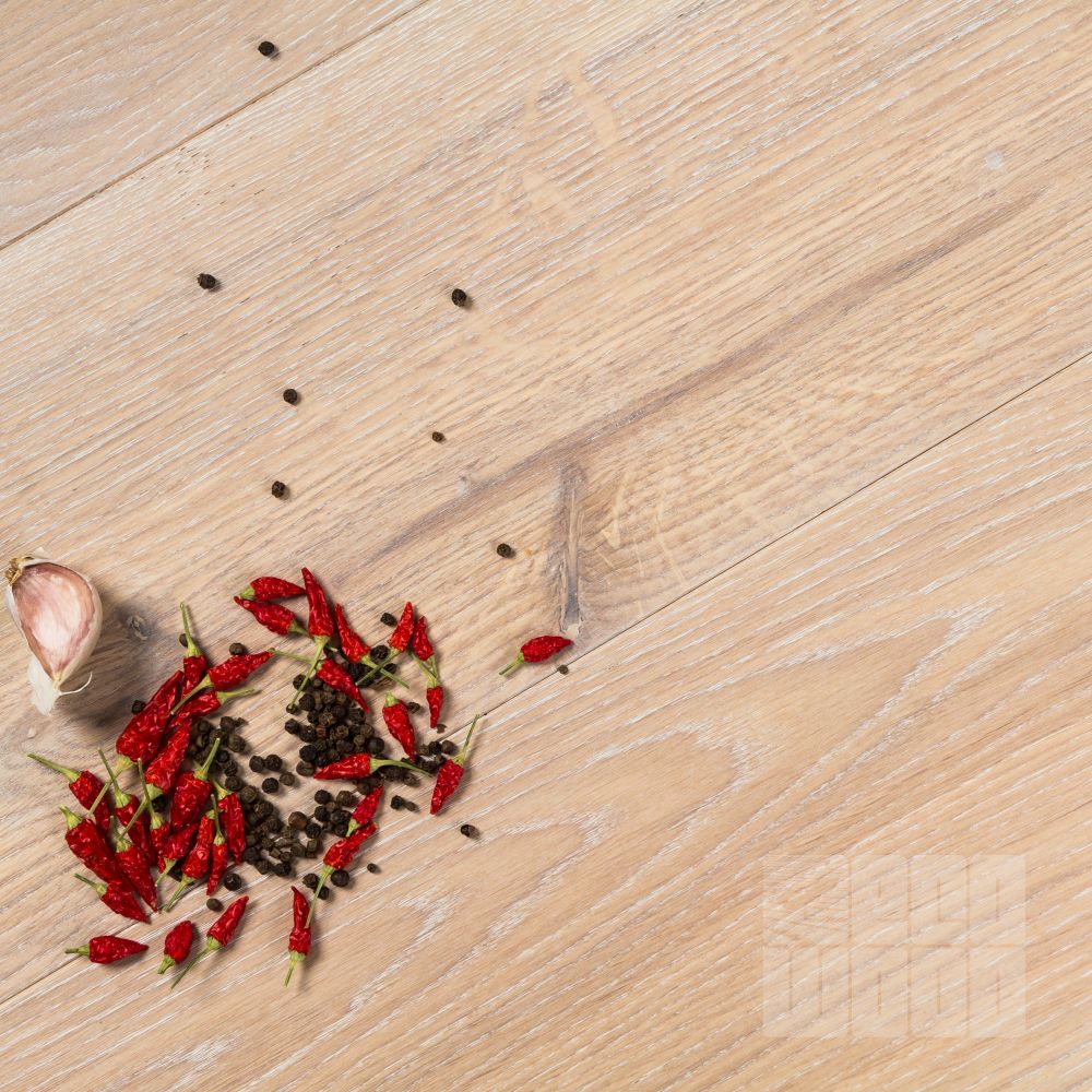 Массивная доска Ясень Серебро браш