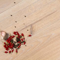 Массивная доска Ясень Серебро браш