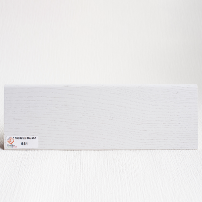 Плинтус на фанере со шпоном дуба 551