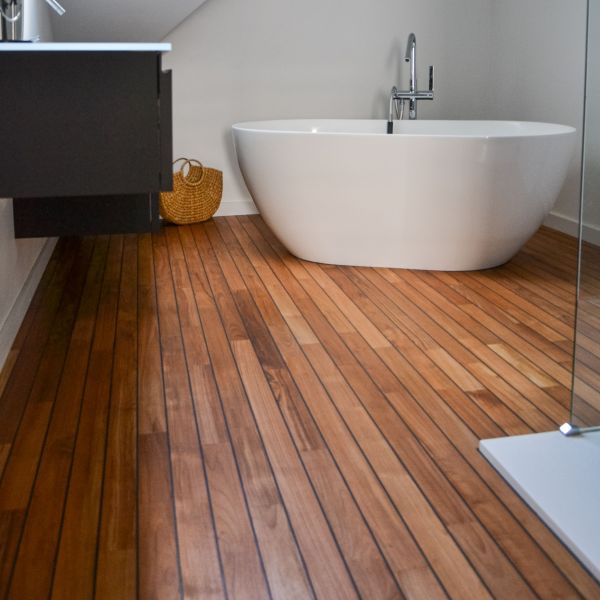 Тик в ванной комнате Тик в ванной комнате